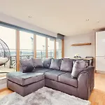 King Penthouse View&free Parking!