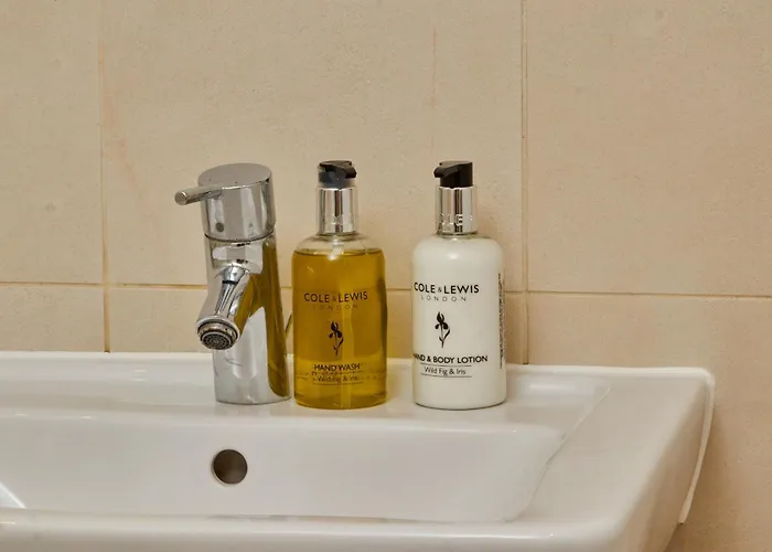 King Penthouse View&free Parking!